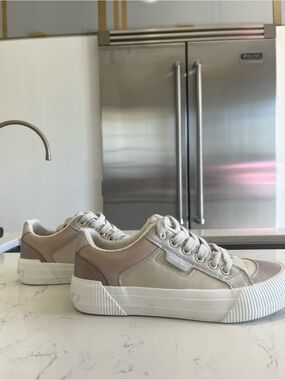 rocket dog women sneakers 6.5, like new